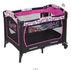 Baby trend girl play pen